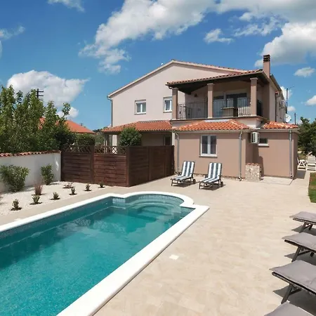 Appartement Four Bedroom In *