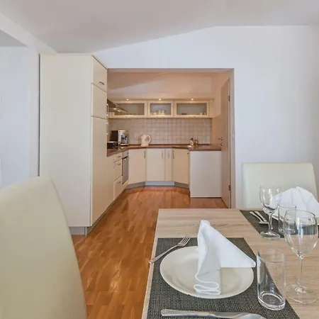 Appartement Four Bedroom In *