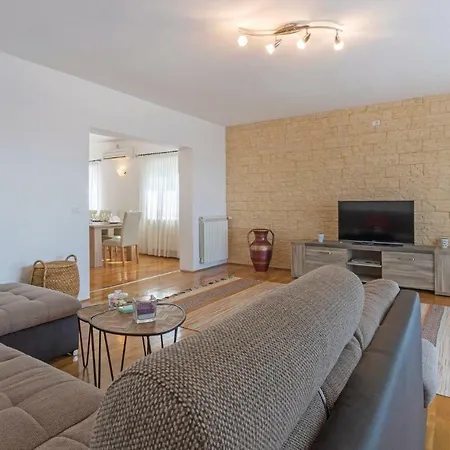 Four Bedroom In Appartement
