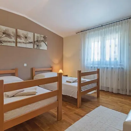 Four Bedroom In Appartement