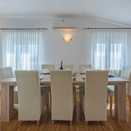 Four Bedroom In Appartement