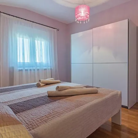 Appartement Four Bedroom In Vodnjan