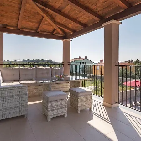 Appartement Four Bedroom In *